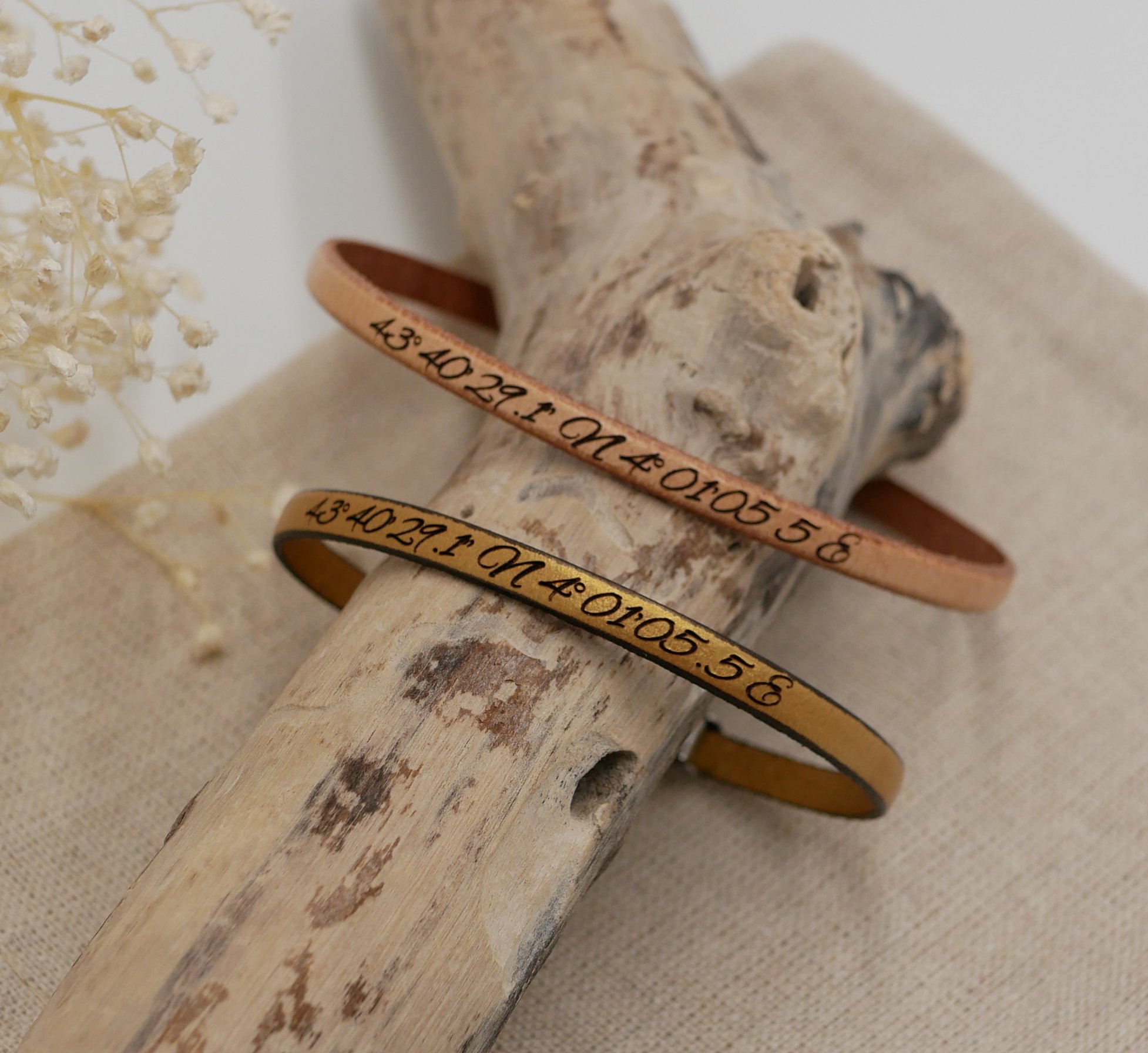 Gift bracelets for couples in leather, both personalized with the same engraving 