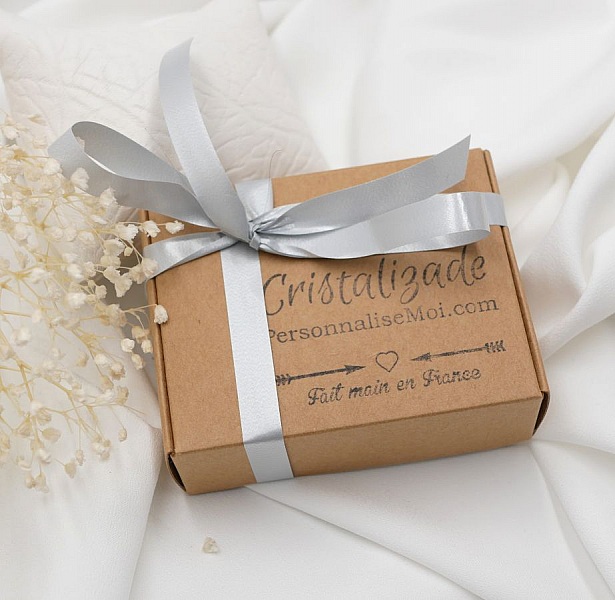 Gift box for men engraved usb key + customizable leather bracelet + macram&eacute; key ring 