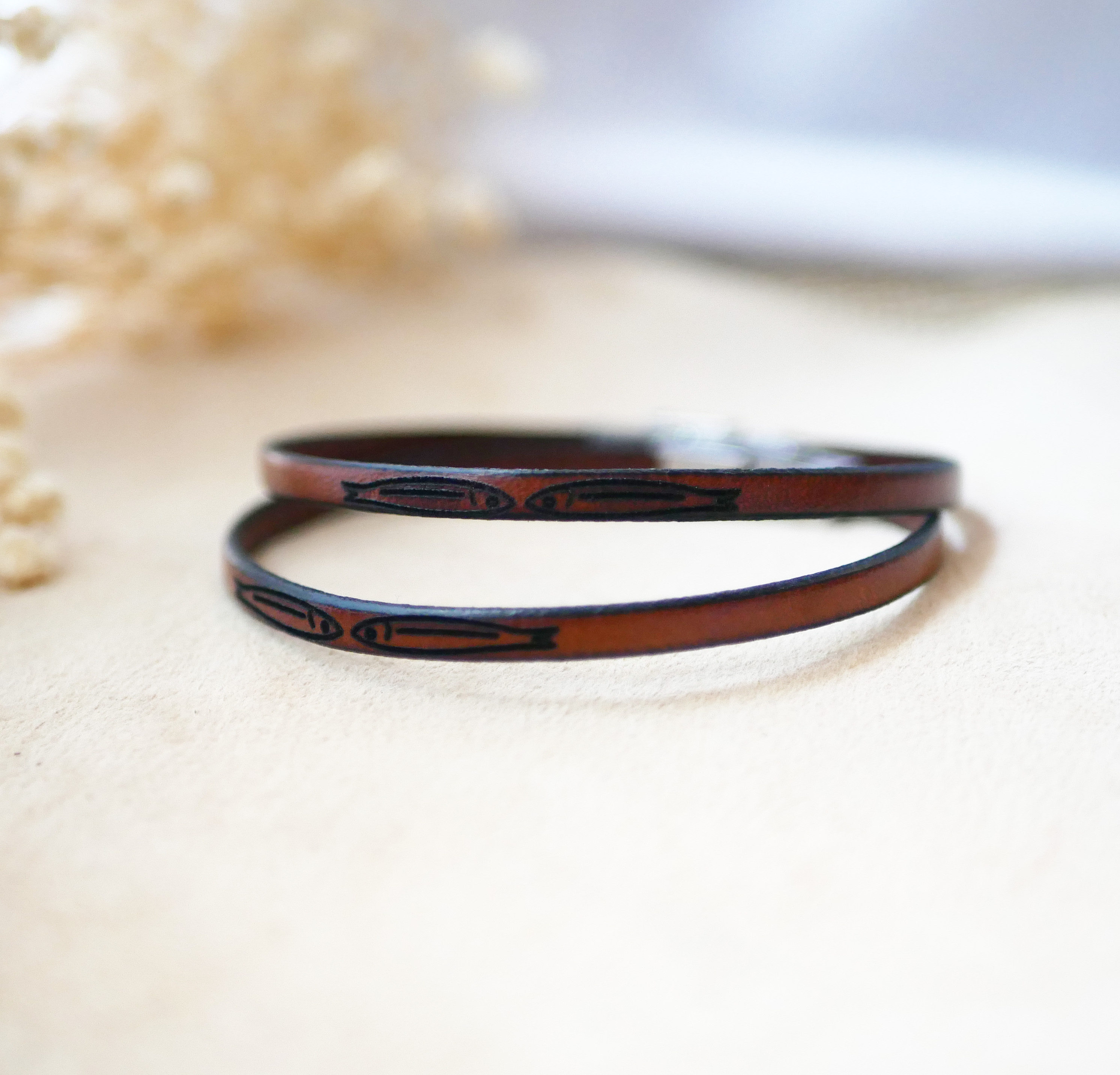 Set of 20 leather bracelets even engraved for Save the date or wedding guest gifts