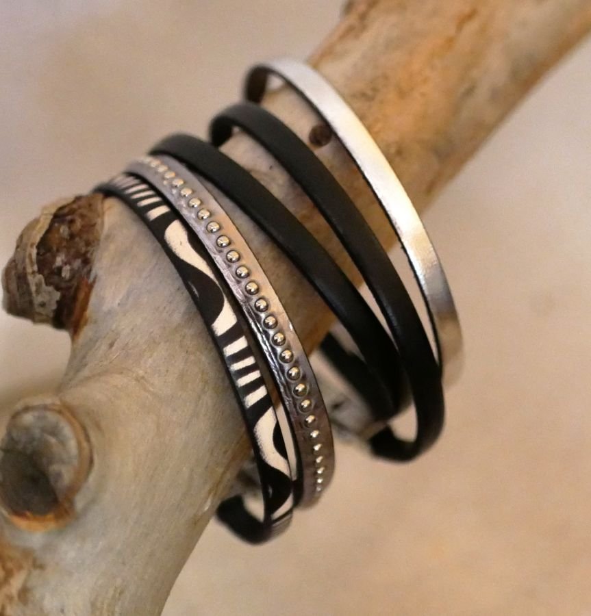 Set of leather bracelets to stack customizable black and silver tones