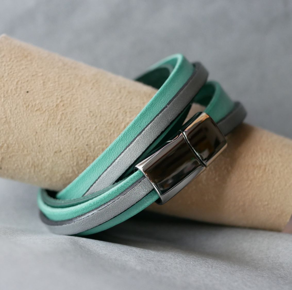 Customized green and silver leather double-turn cuff bracelet  