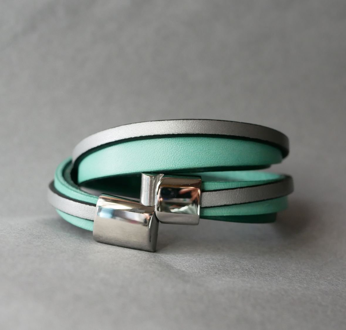 Customized green and silver leather double-turn cuff bracelet  