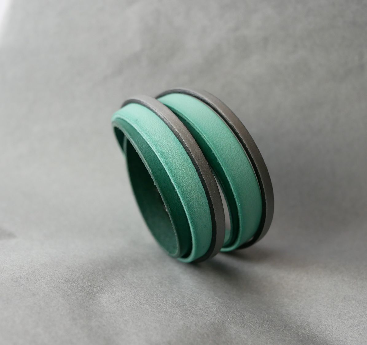 Customized green and silver leather double-turn cuff bracelet  