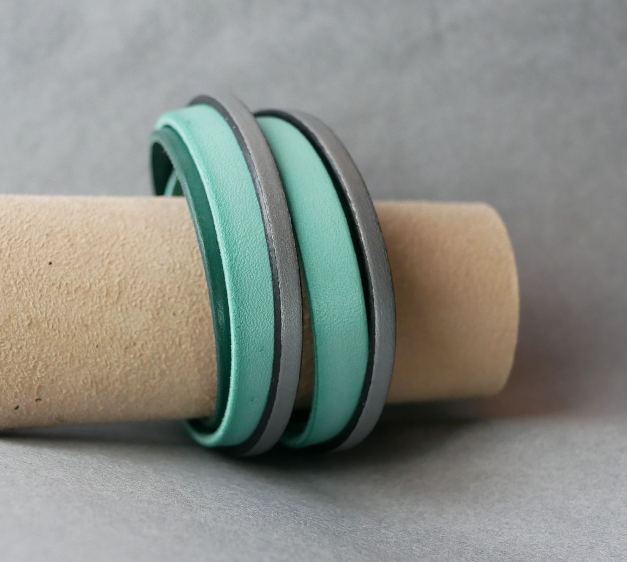 Customized green and silver leather double-turn cuff bracelet  