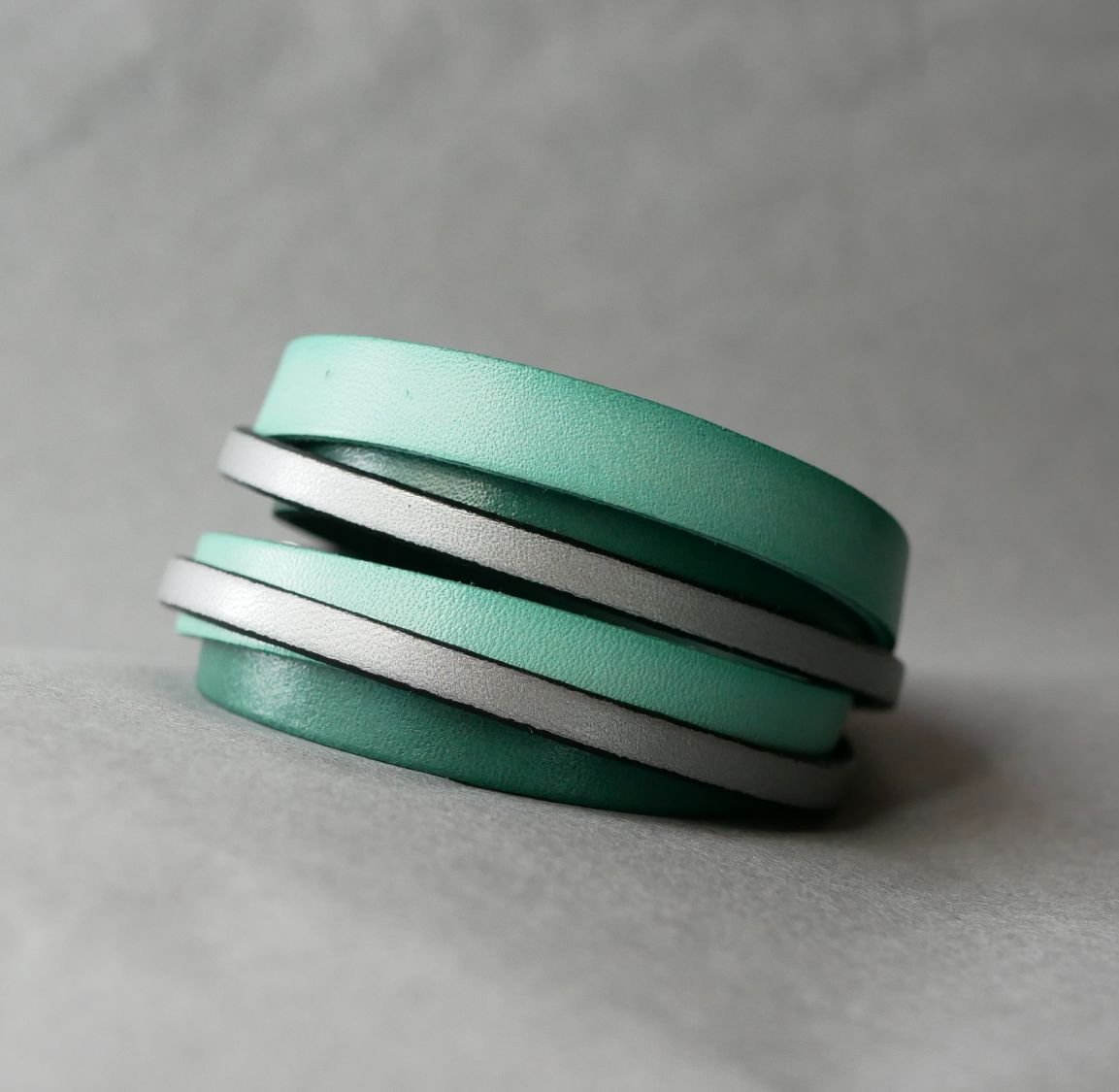 Customized green and silver leather double-turn cuff bracelet  