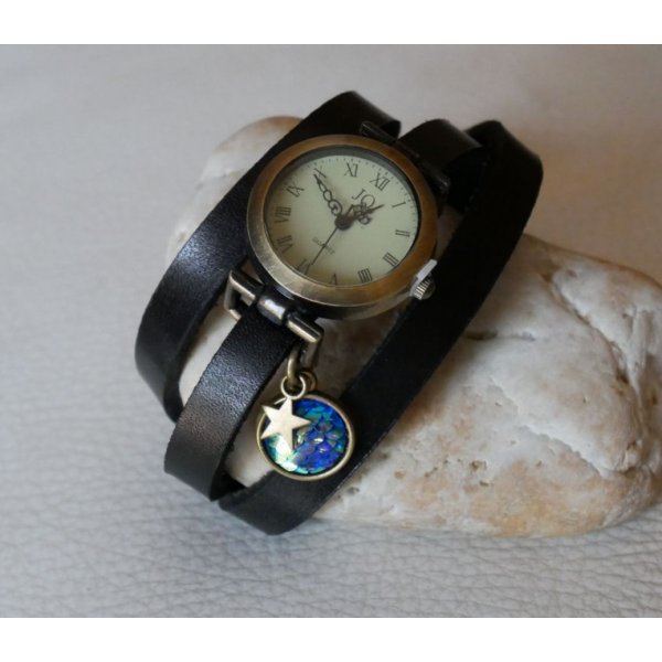 Watch with leather strap cabochon blue scales