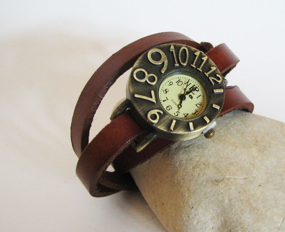 Watch with leather strap and asymmetrical dial