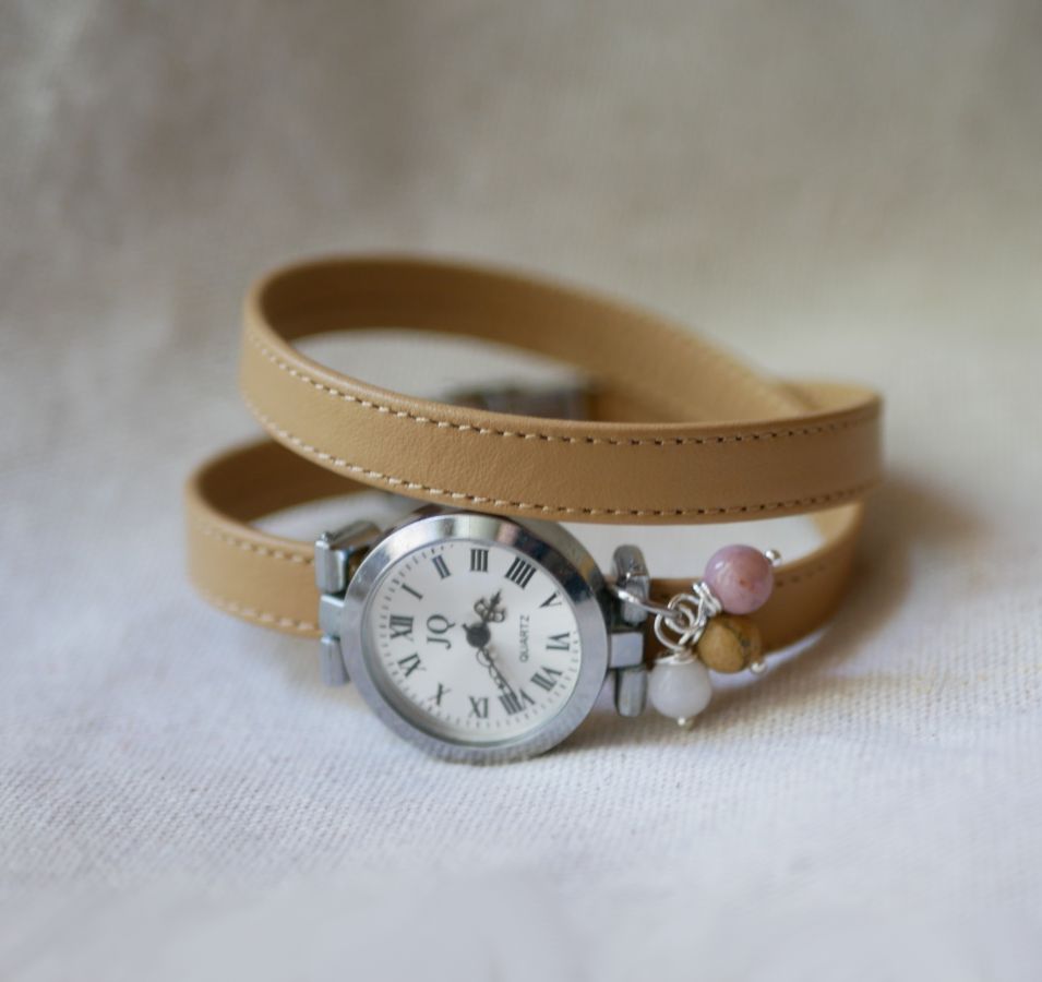 Watch with double camel leather strap and pearls