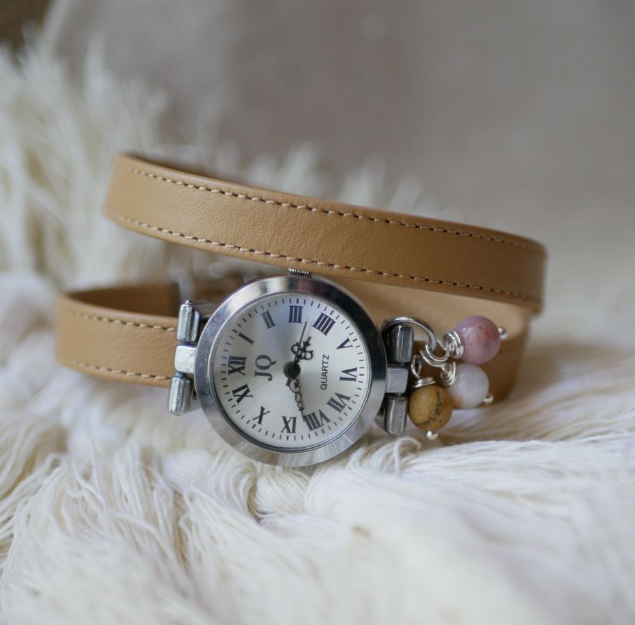 Watch with double camel leather strap and pearls