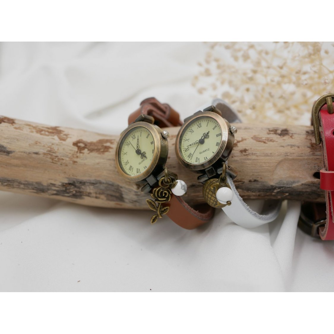 Leather bracelet watch entirely customizable 