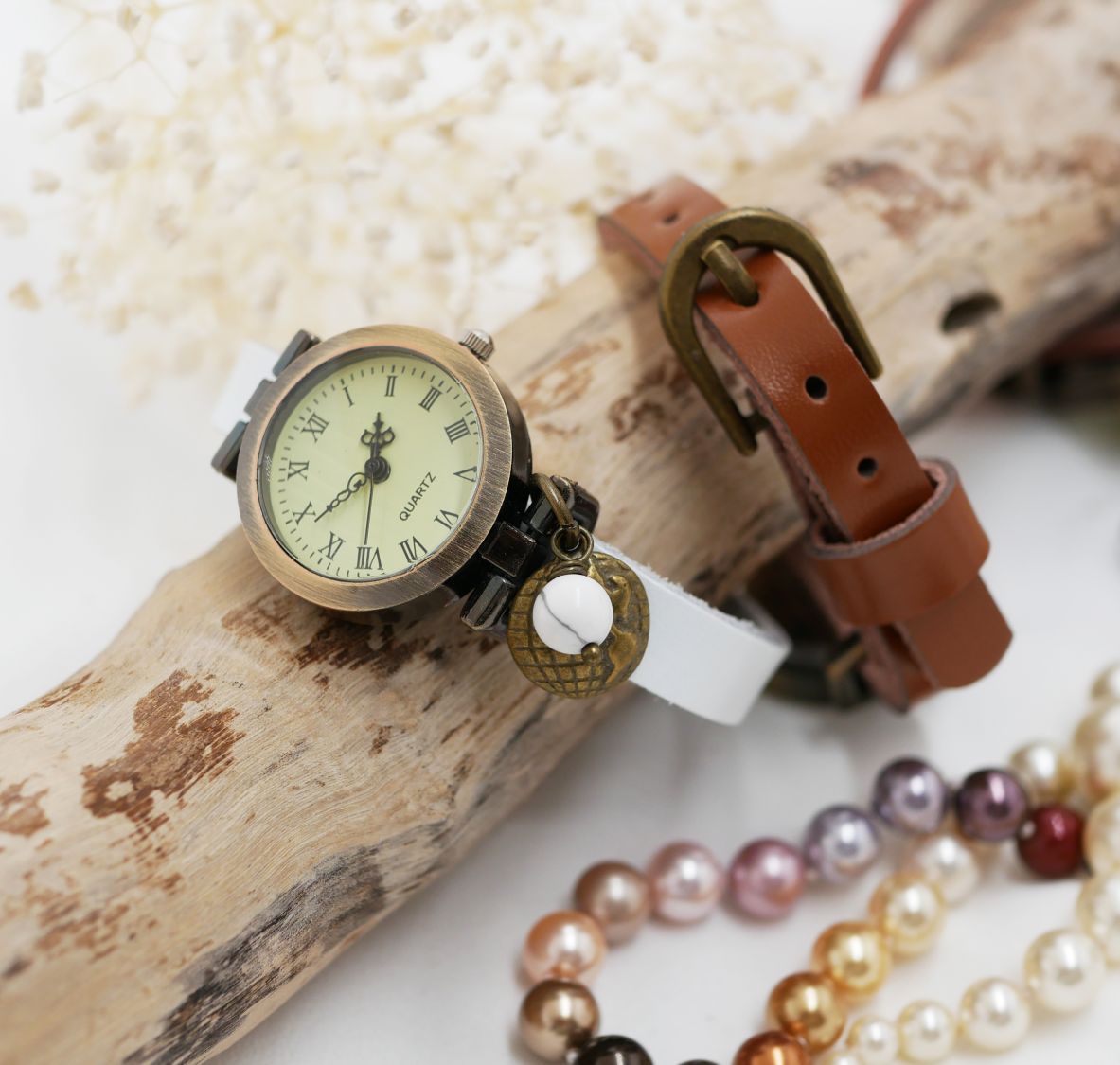 Leather bracelet watch entirely customizable 