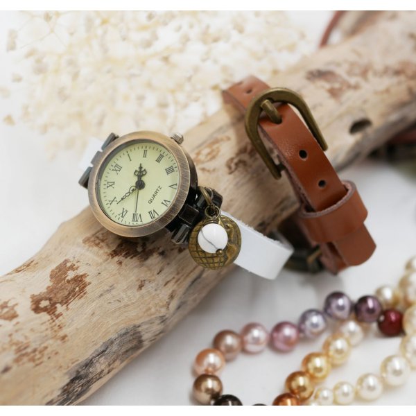 Leather bracelet watch entirely customizable 