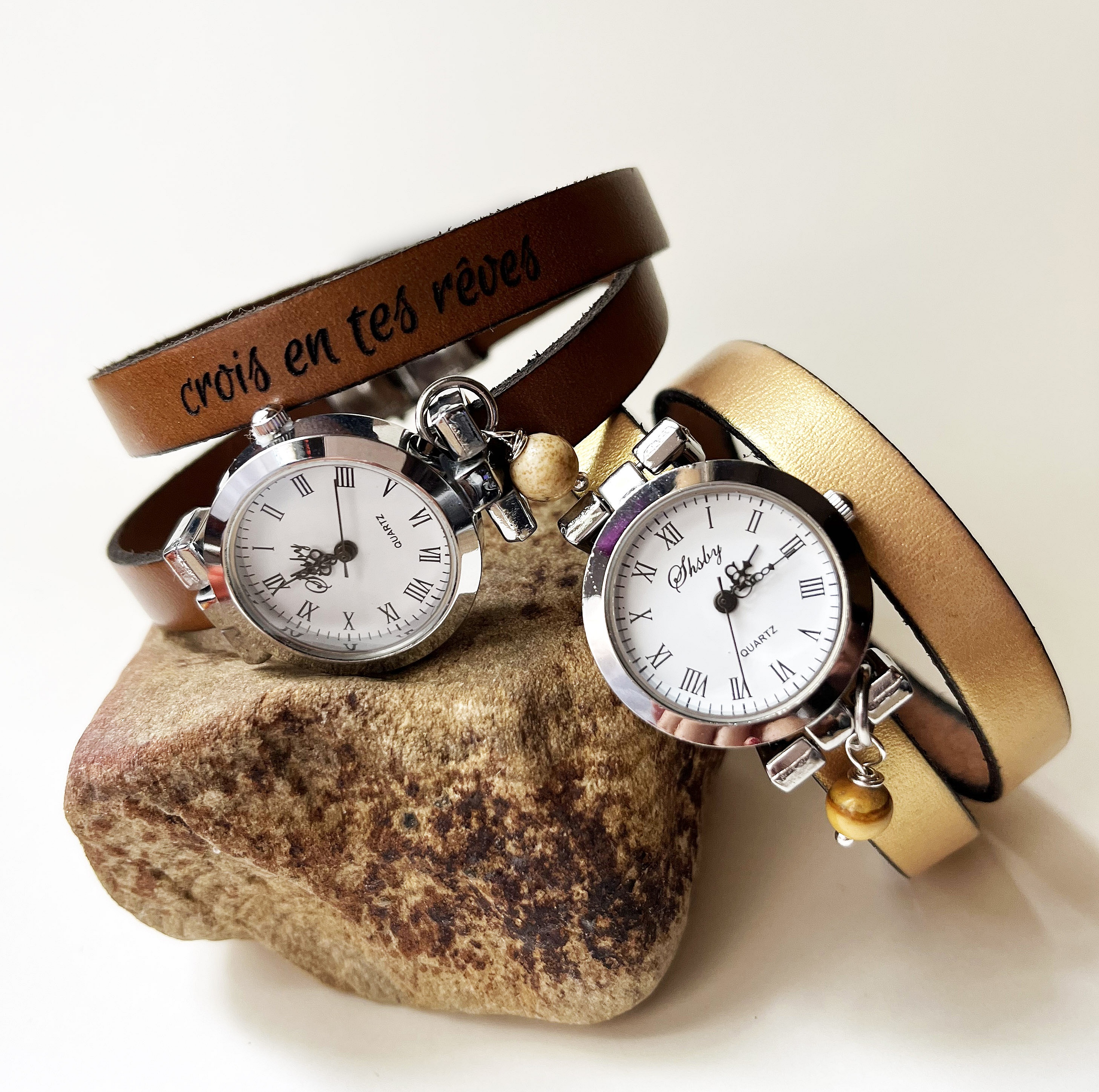 Montres-bracelets en cuir personnalisables avec gravure.