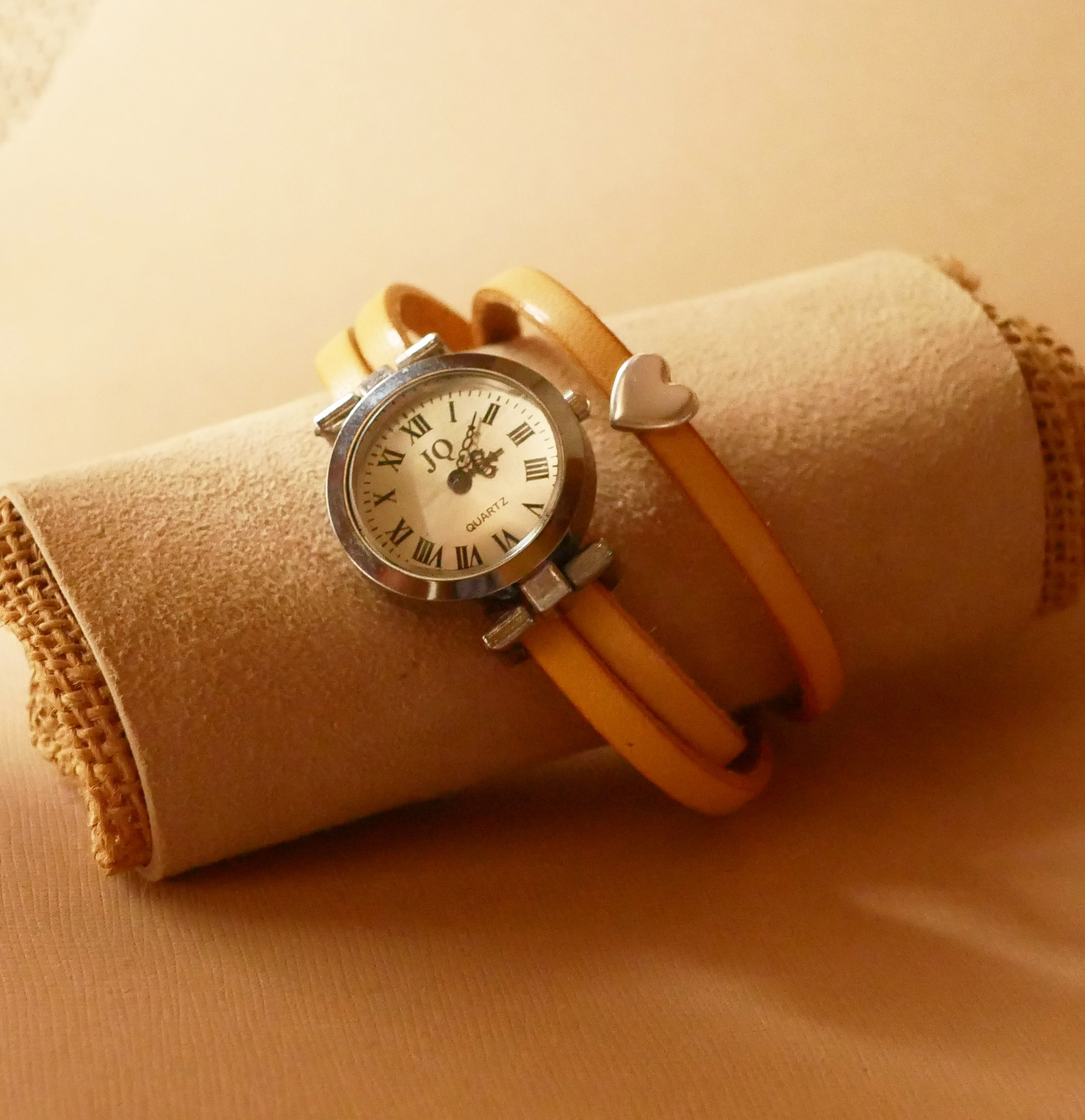 Watch with 3-turn leather strap and silver dial 