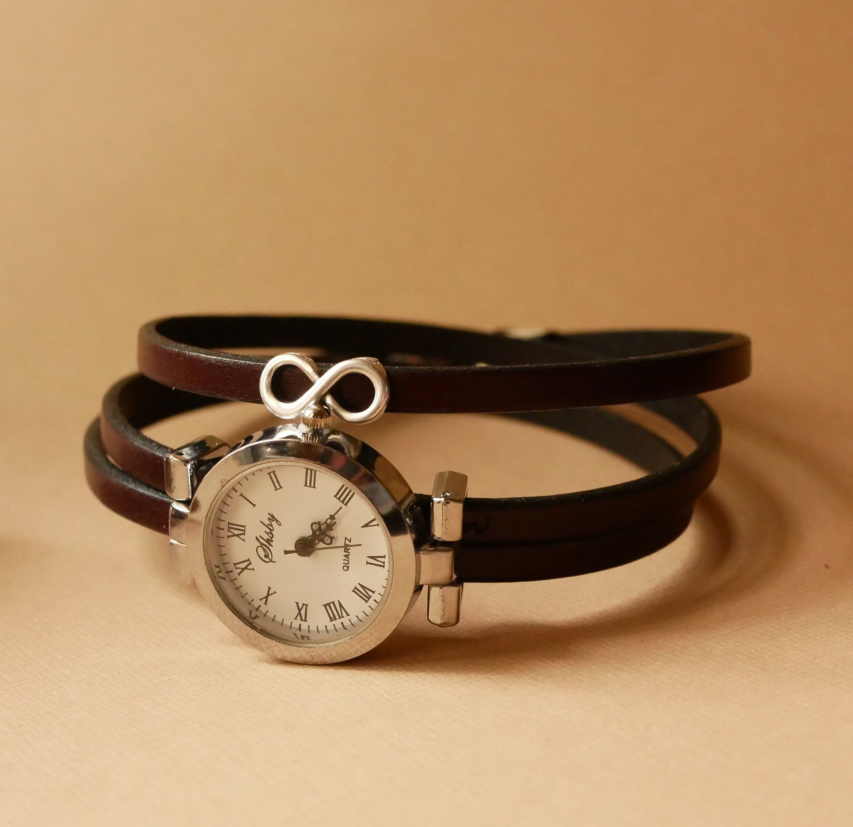 Watch with 3-turn leather strap and silver dial 