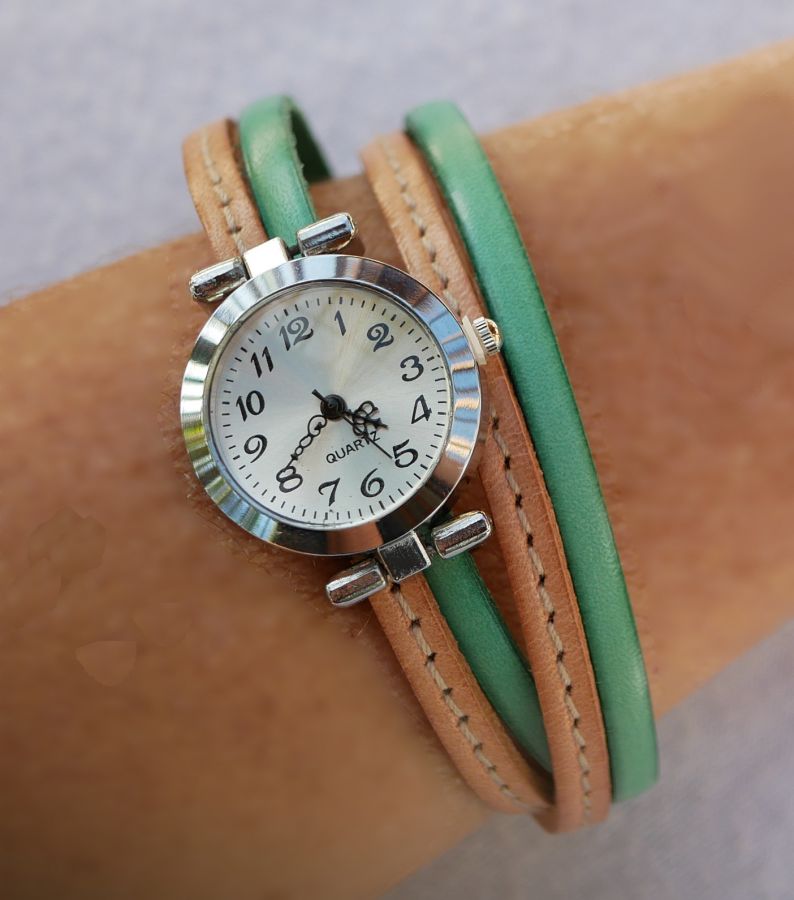 Watch with double leather strap with natural stitching and a second color of your choice to customize 