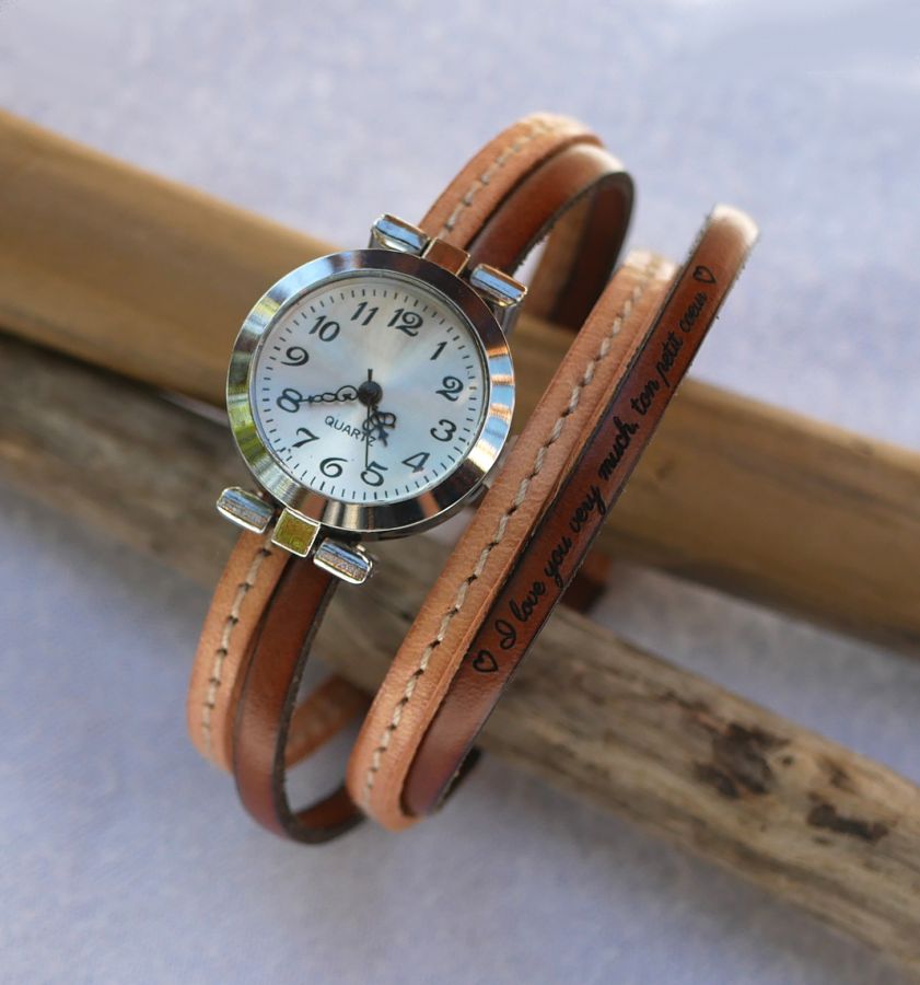 Watch with double leather strap with natural stitching and a second color of your choice to customize 