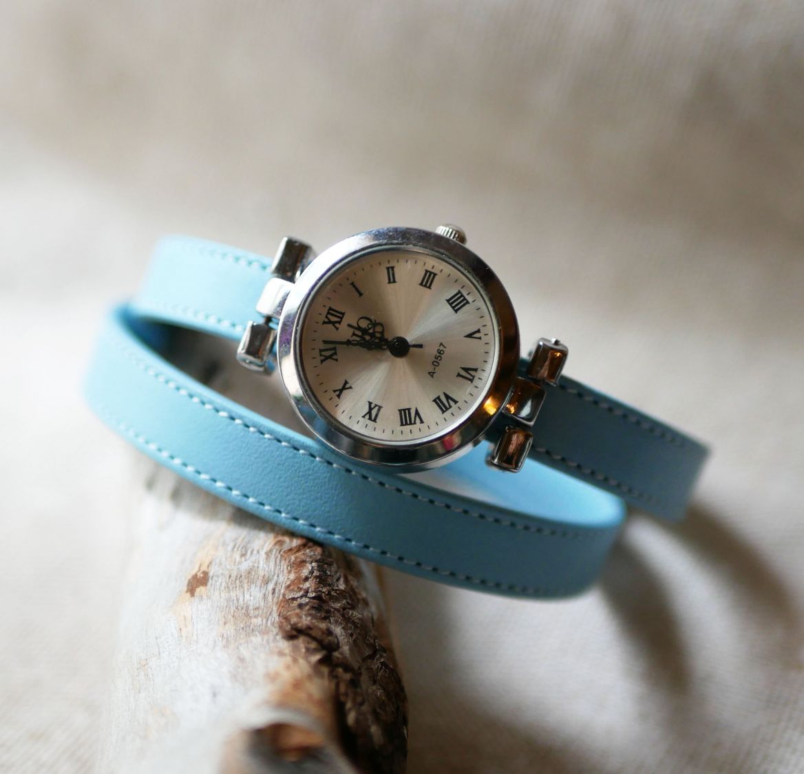 Double turn watch in blue leather couture