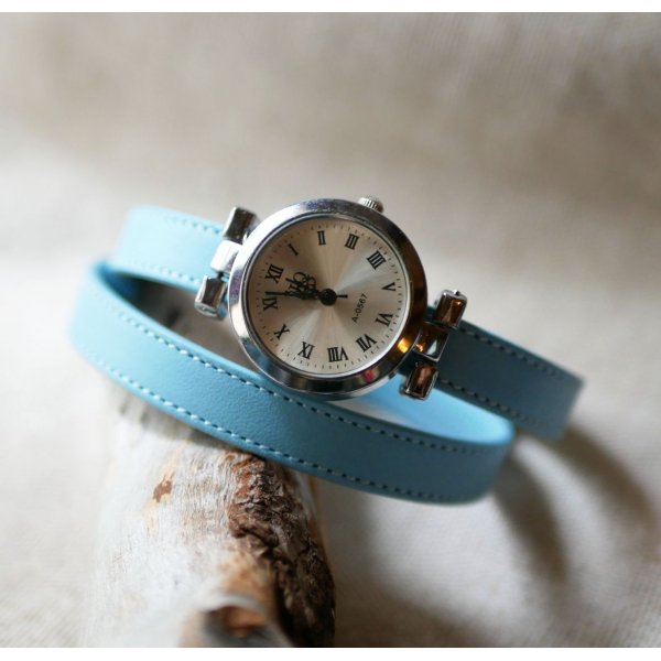 Double turn watch in blue leather couture