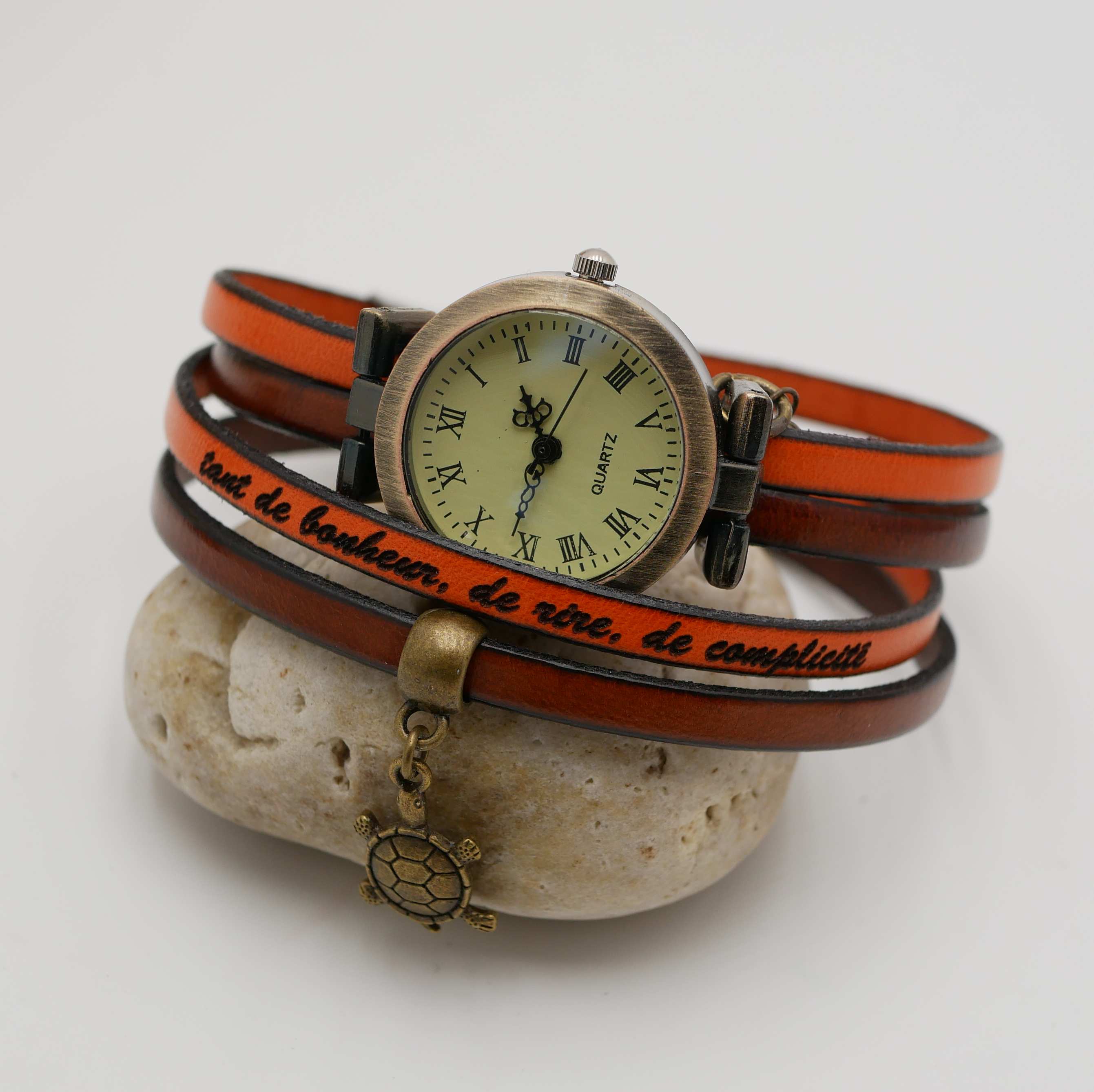 Customizable double-turn leather wristwatch with pendant