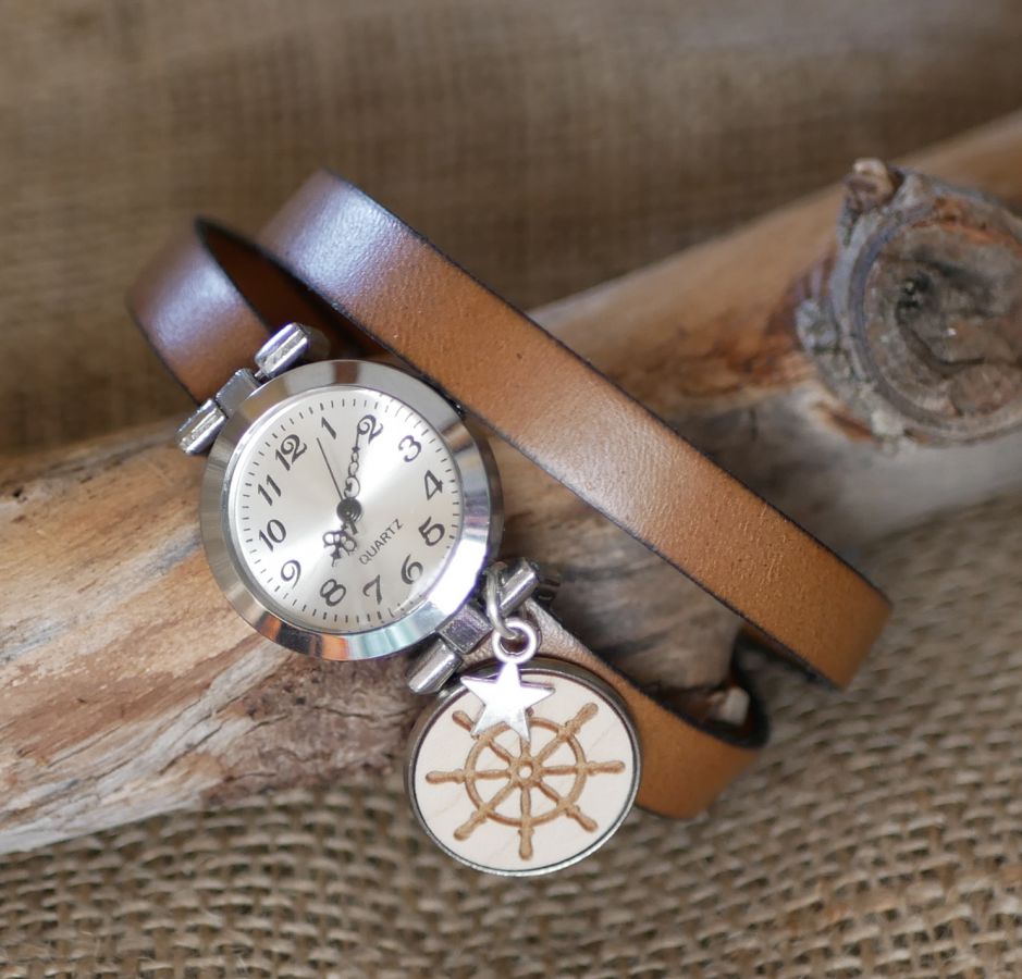 Engraved wood cabochon watch with double leather strap 