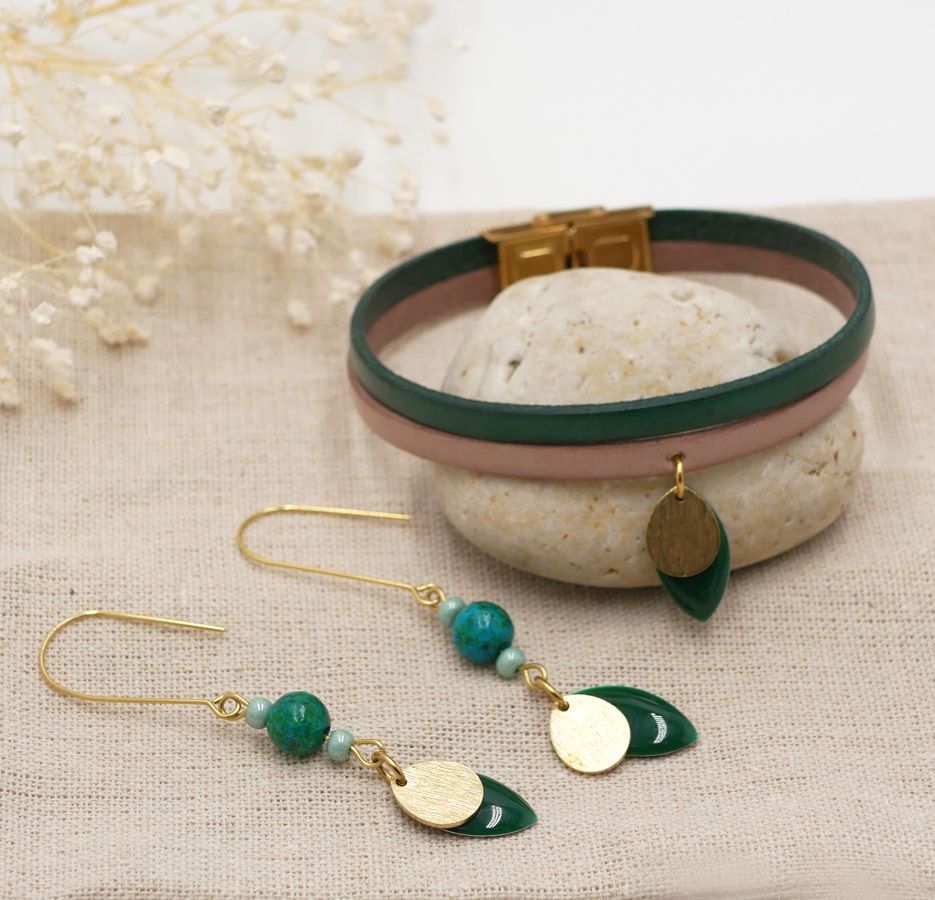 Set of earrings and leather bracelet with fir green sequins