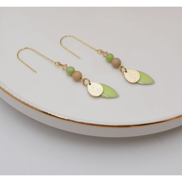 Set of earrings and leather bracelet with almond green sequins