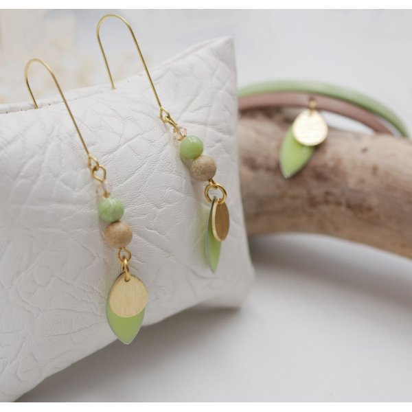 Set of earrings and leather bracelet with almond green sequins