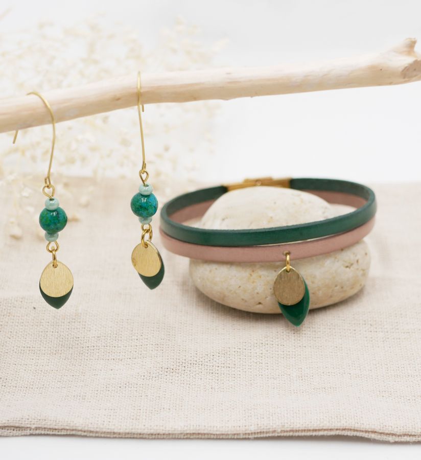 Set of earrings and leather bracelet with fir green sequins