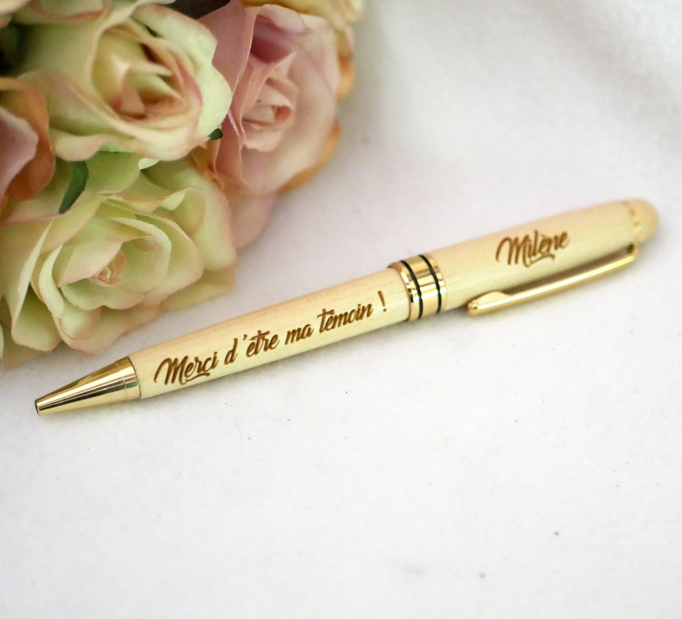 Woman gift bag with engraved wooden pen + customizable leather bracelet + key ring 