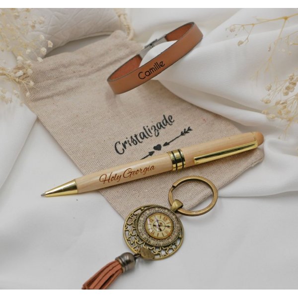 Woman gift bag with engraved wooden pen + customizable leather bracelet + key ring 