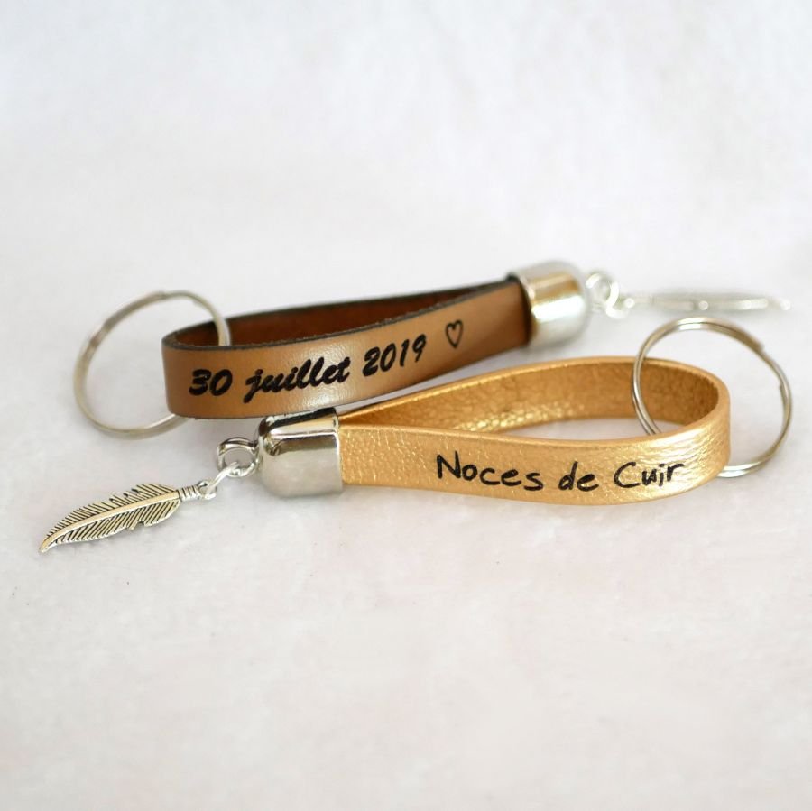 Leather key ring to be personalized by engraving with your choice of pendant