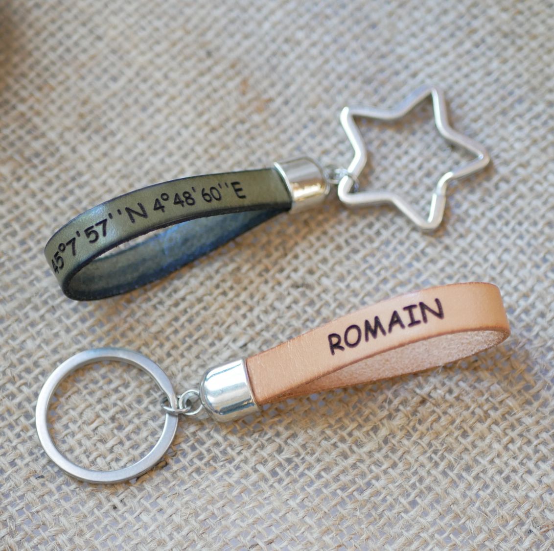 Customizable leather key ring with name phone message