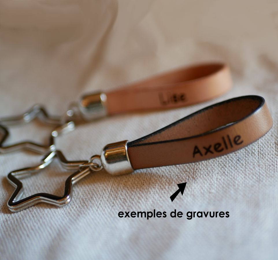 Customizable leather key ring with name phone message