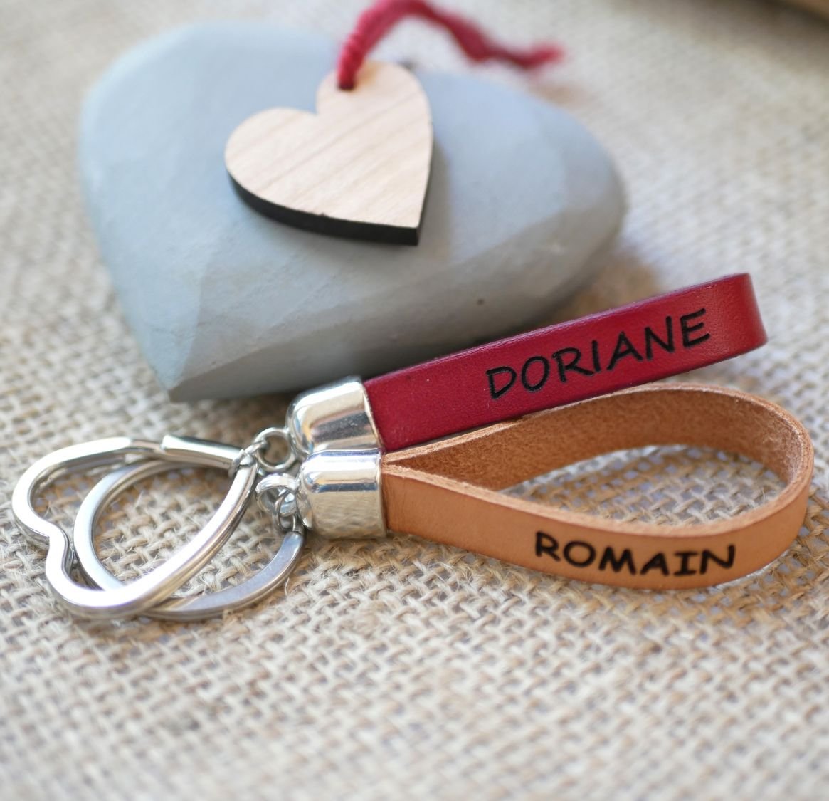 Customizable leather key ring with name phone message