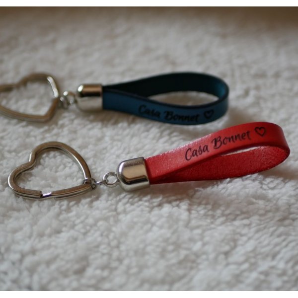 Customizable leather key ring with name phone message