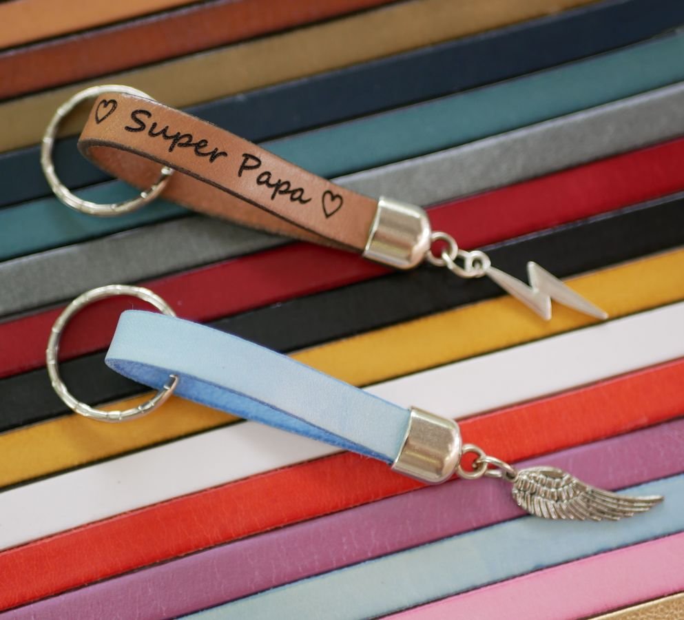 Leather key ring to be personalized by engraving with your choice of pendant