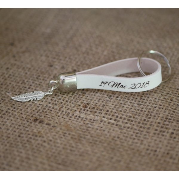 Leather key ring to be personalized by engraving with your choice of pendant