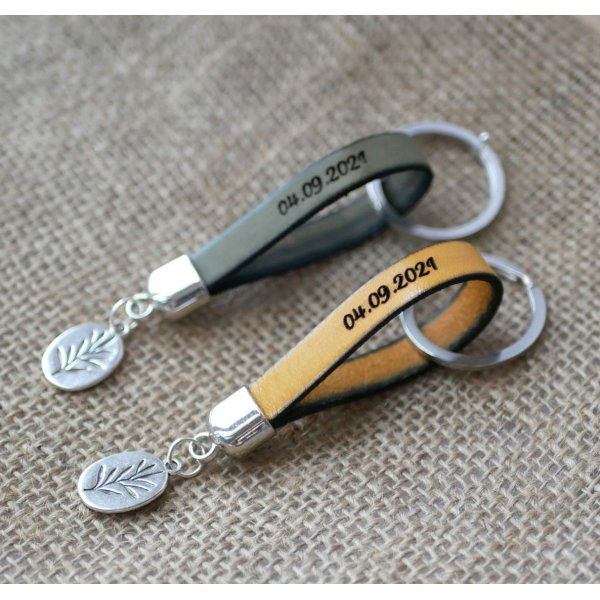 Leather key ring to be personalized by engraving with your choice of pendant