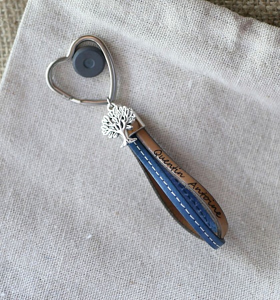 Double leather key ring to be personalized by engraving with your choice of pendant