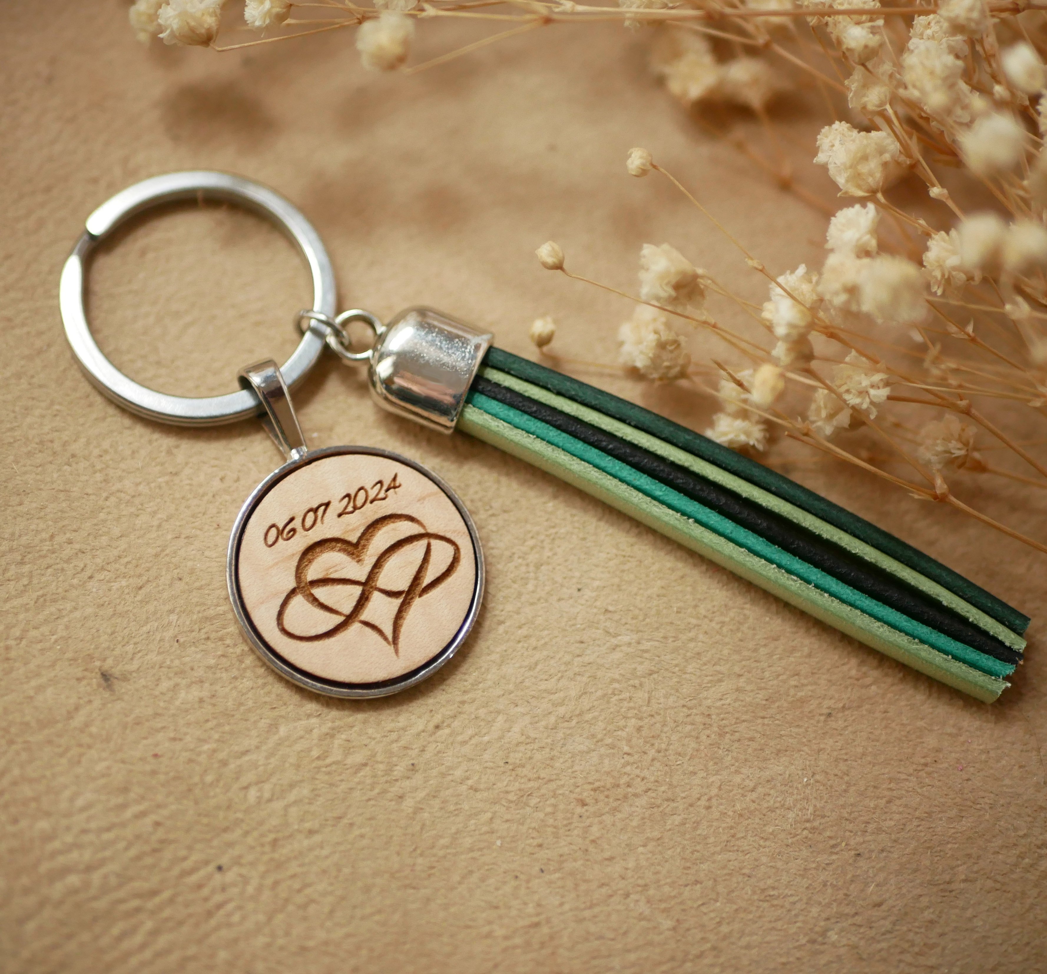 Personalized leather and wood key ring with leather pompom and engraved cabochon