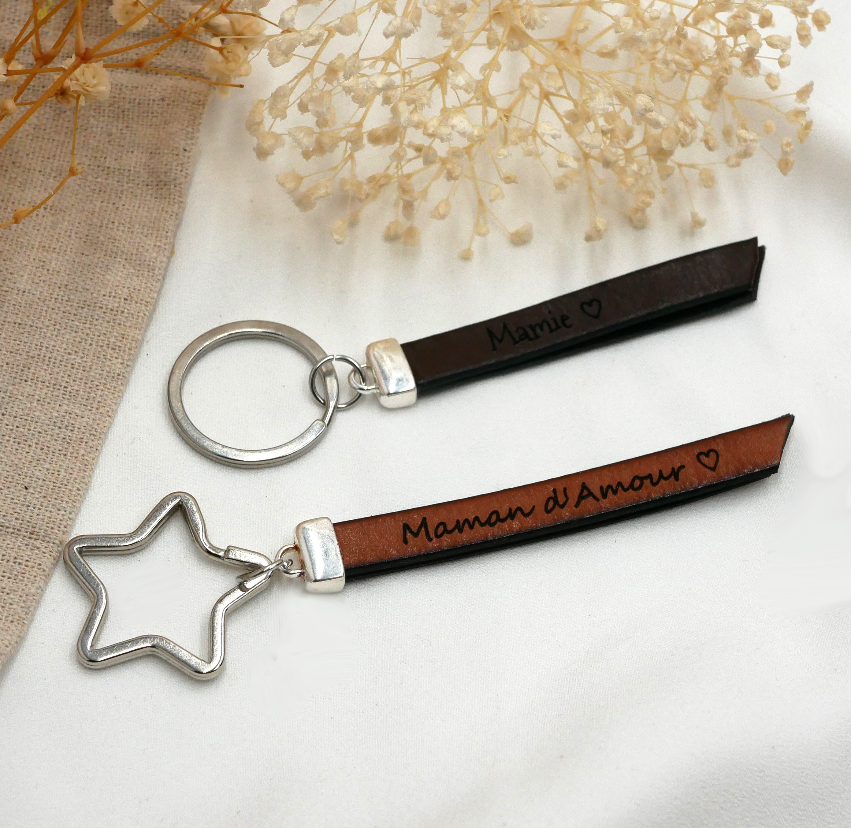 Double flat leather key ring to personalize with a name phone message