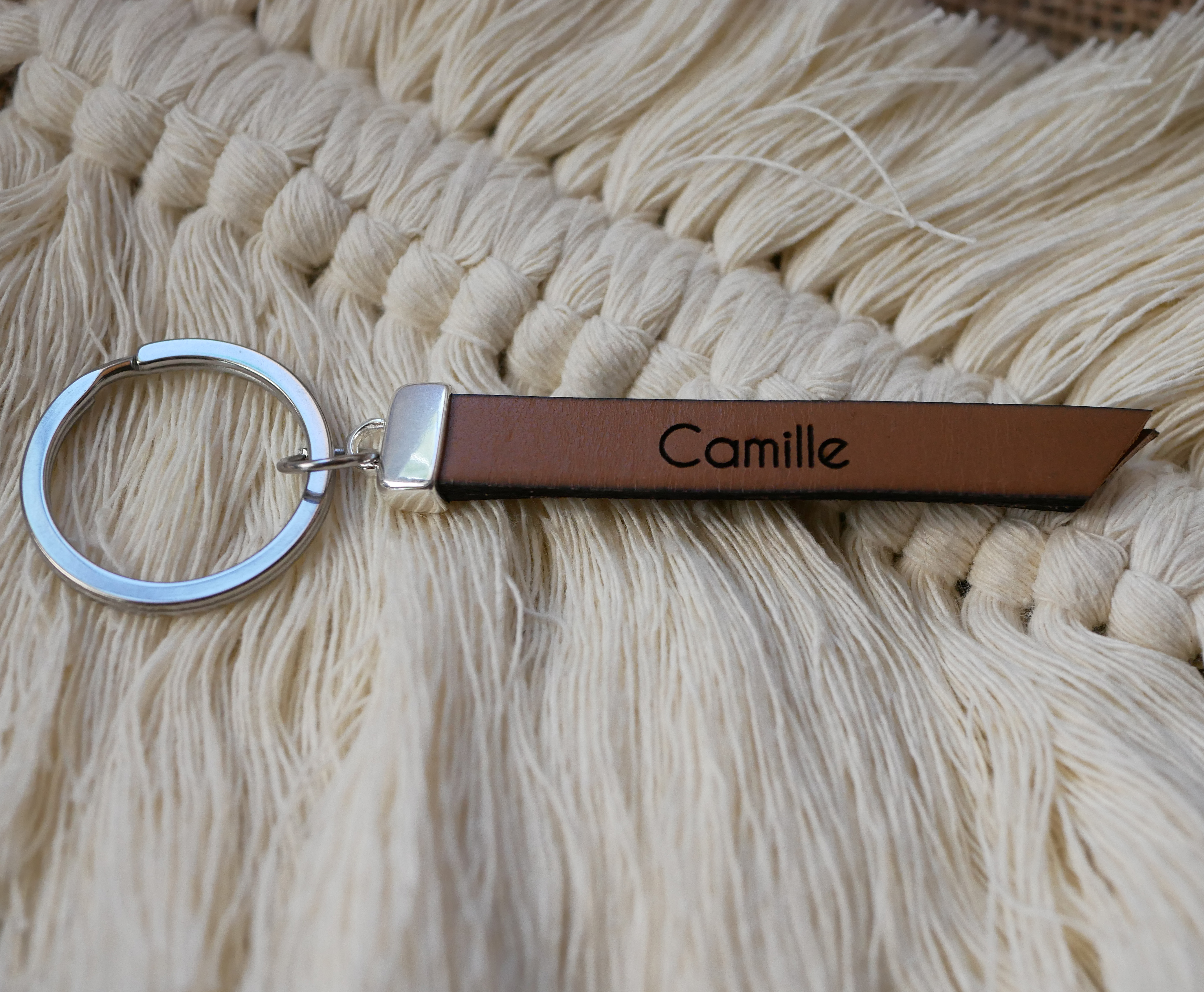 Double flat leather key ring to personalize with a name phone message