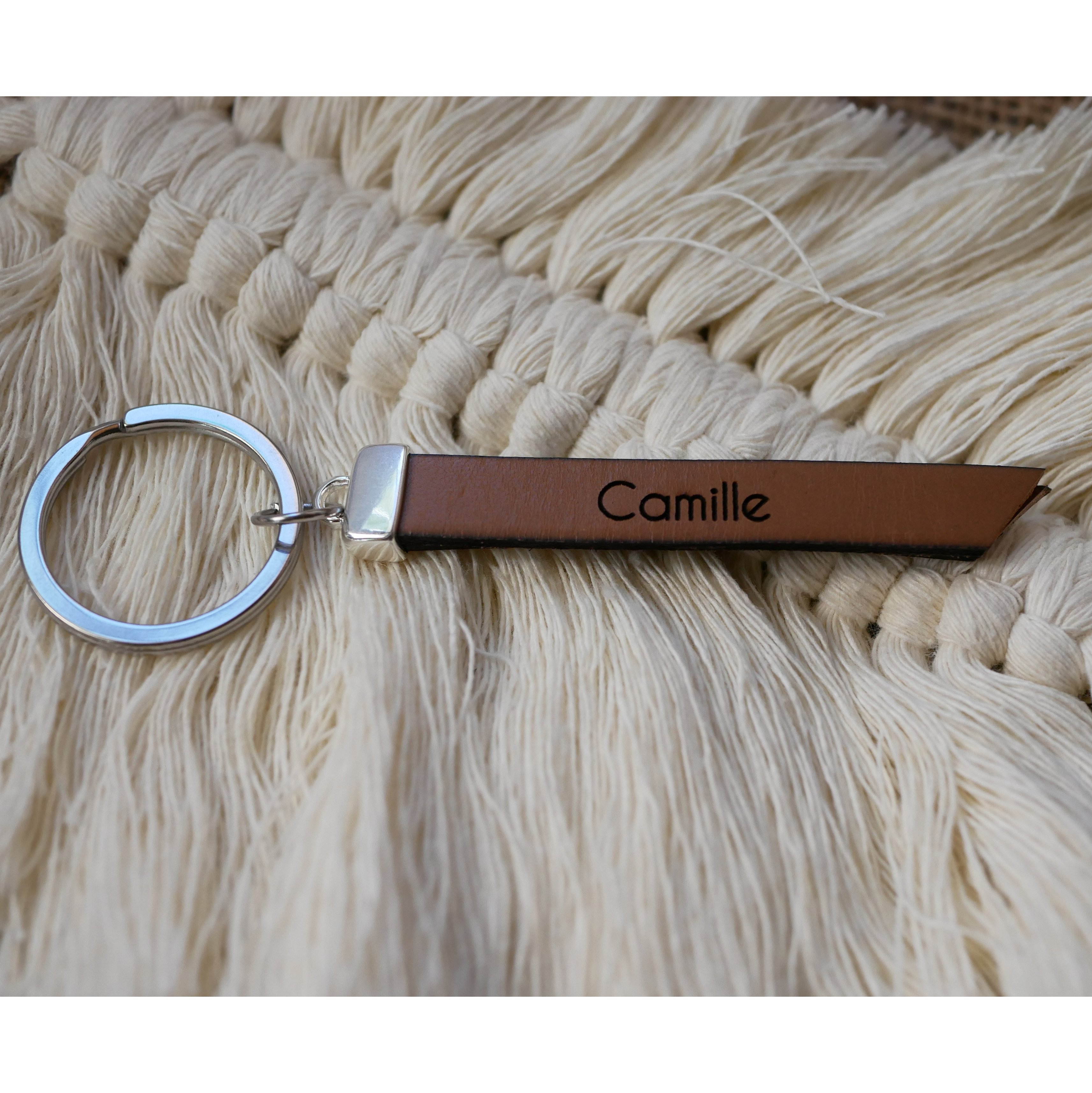 Double flat leather key ring to personalize with a name phone message