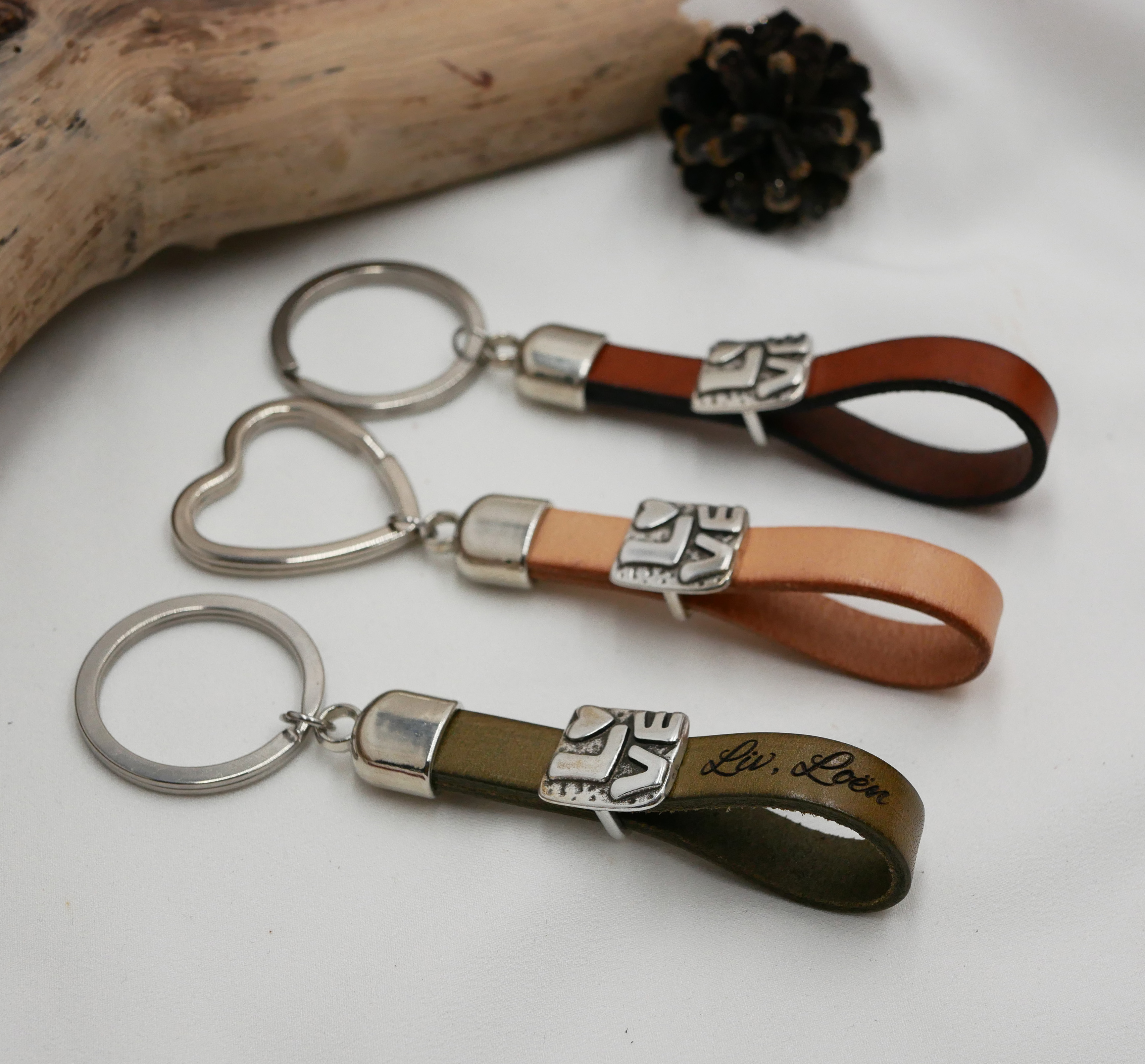 Love leather key ring, customizable by engraving