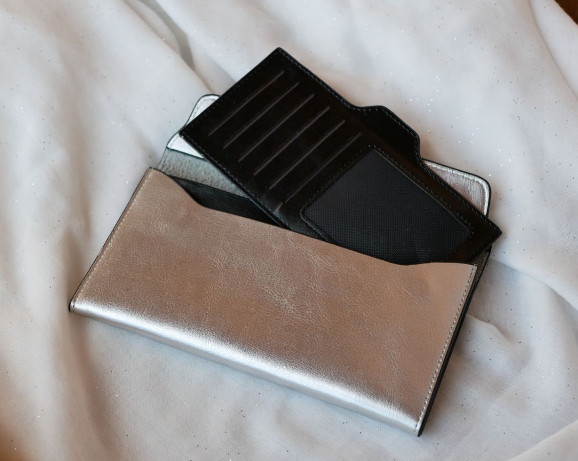 Silver grey leather wallet to personalize