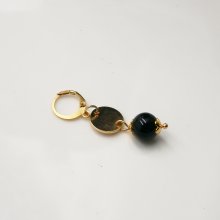 Solo earring with round black pearl