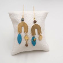 Bridge and stone earrings in raw brass and turquoise sequin