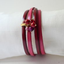 Duo leather bracelet decorated with fuchsia beads
