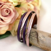 Double leather bracelet personalized by pink engraving 